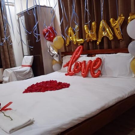 Vinee'S Kitchen And Motel Koynanagar Екстер'єр фото