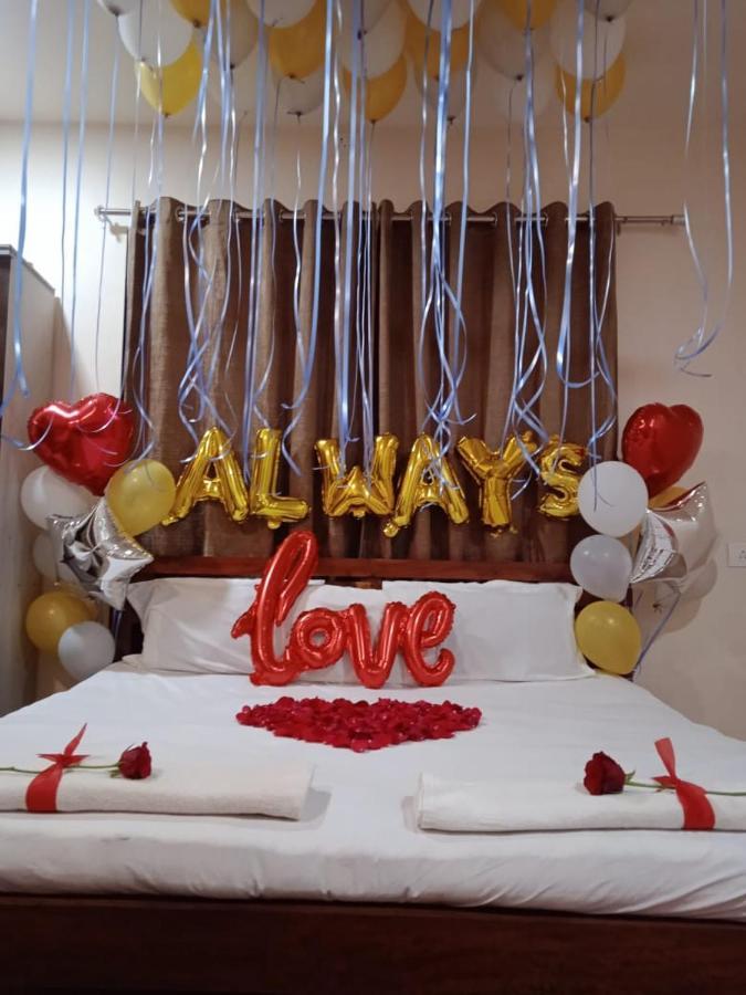 Vinee'S Kitchen And Motel Koynanagar Екстер'єр фото